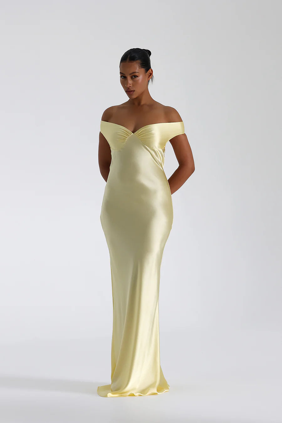 Off-Shoulder Satin-Maxikleid