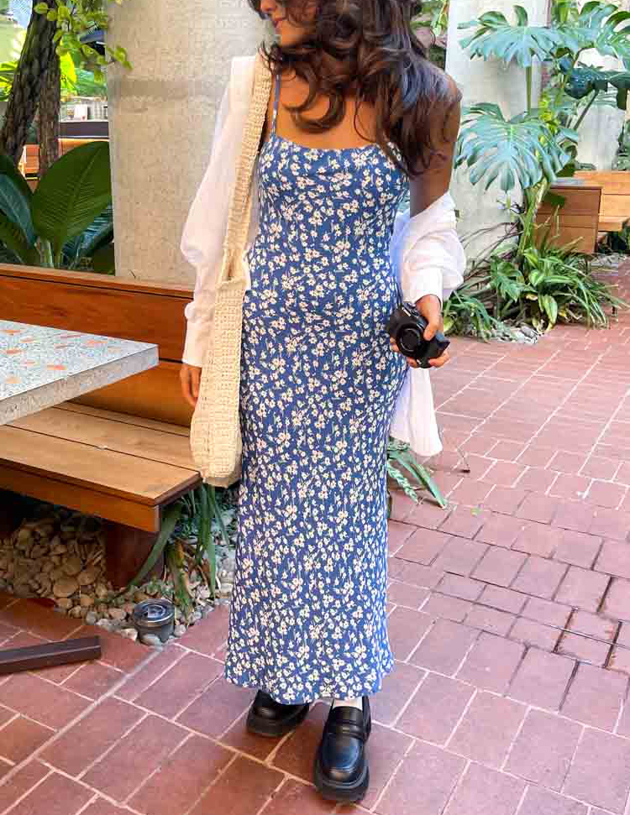 Delphine blaues Midikleid mit Blumenmuster