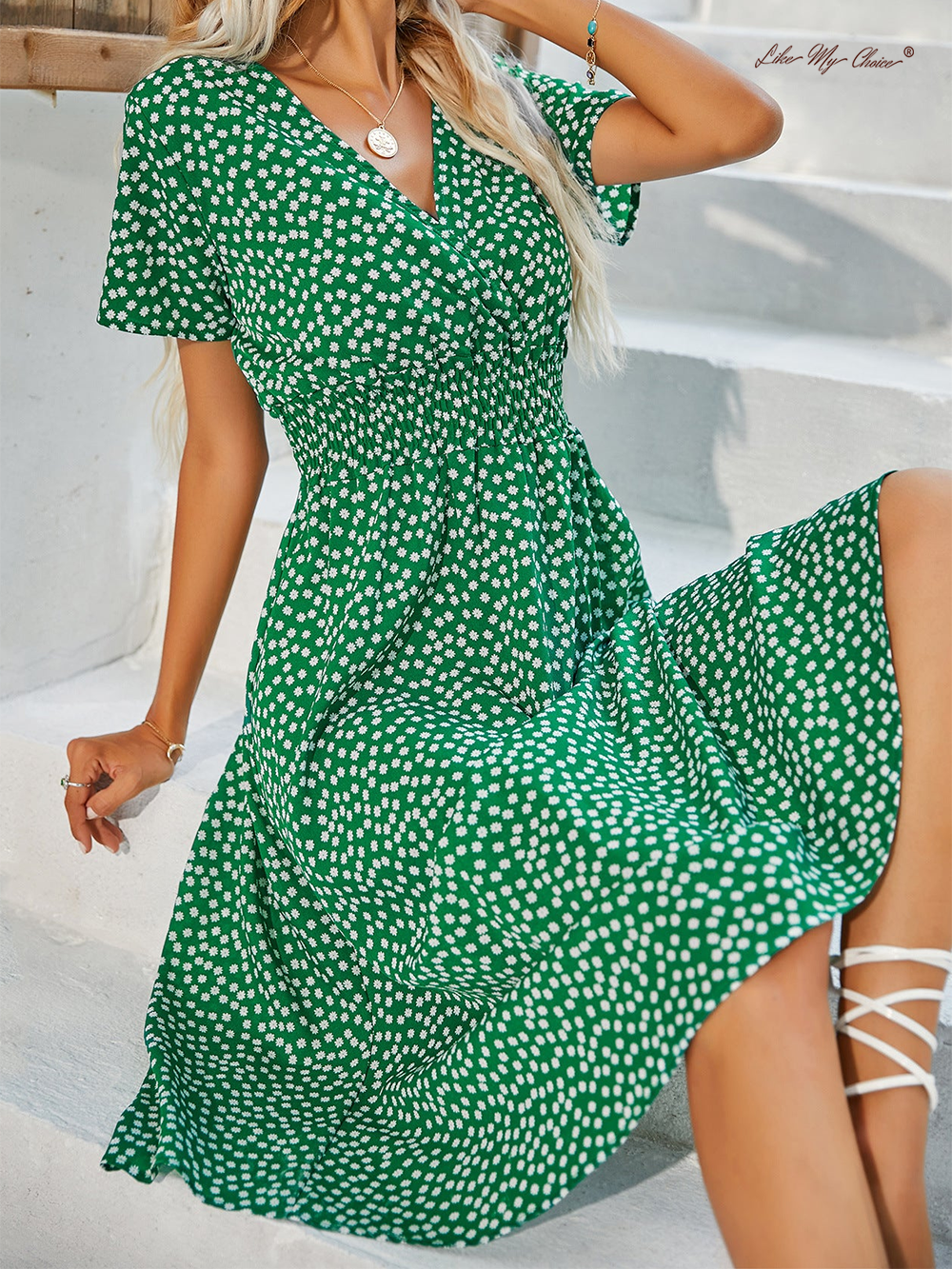 V-Ausschnitt gepunktetes Kleid mit Blumenmuster und kurzen Ärmeln