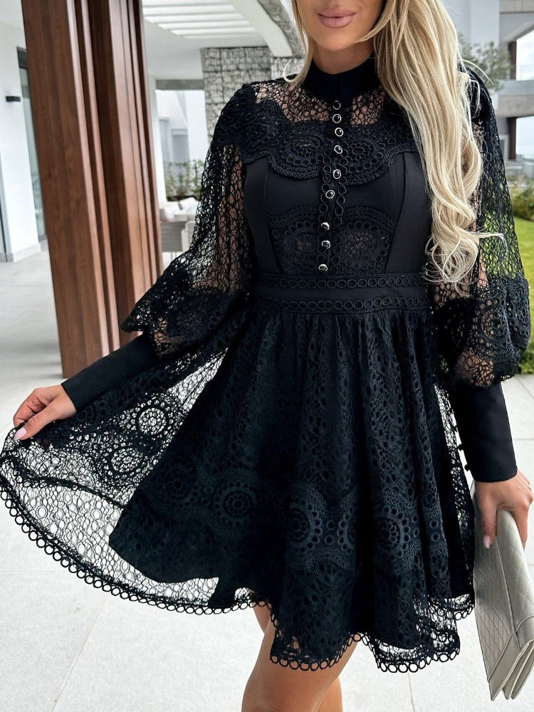 Langärmliges Kleid mit Spitzensaum