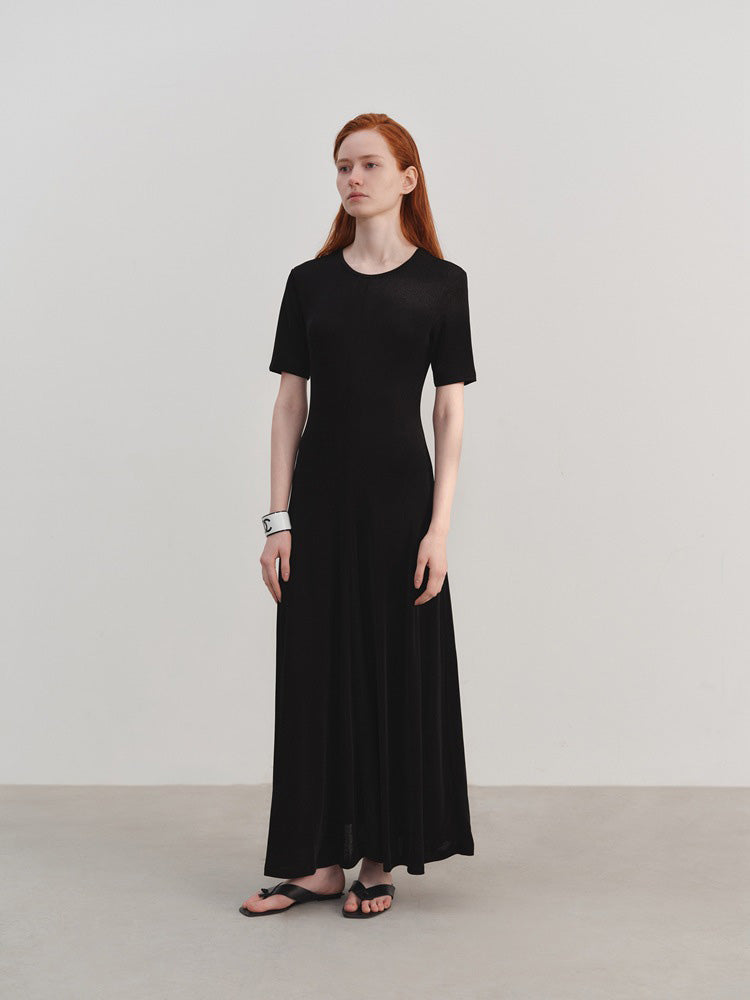 Freizeitkleid aus Strick mit Taillenschnürung