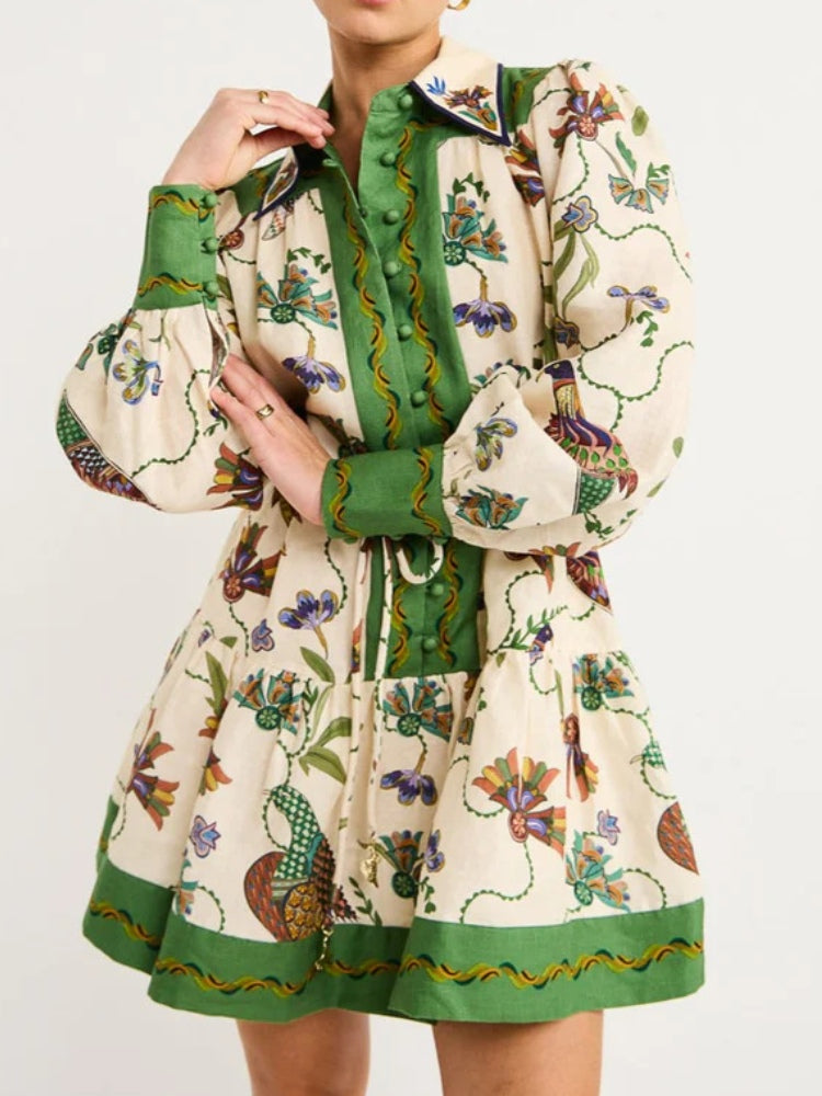 Geblümtes Kleid mit Gürtel