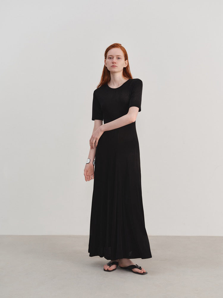 Freizeitkleid aus Strick mit Taillenschnürung