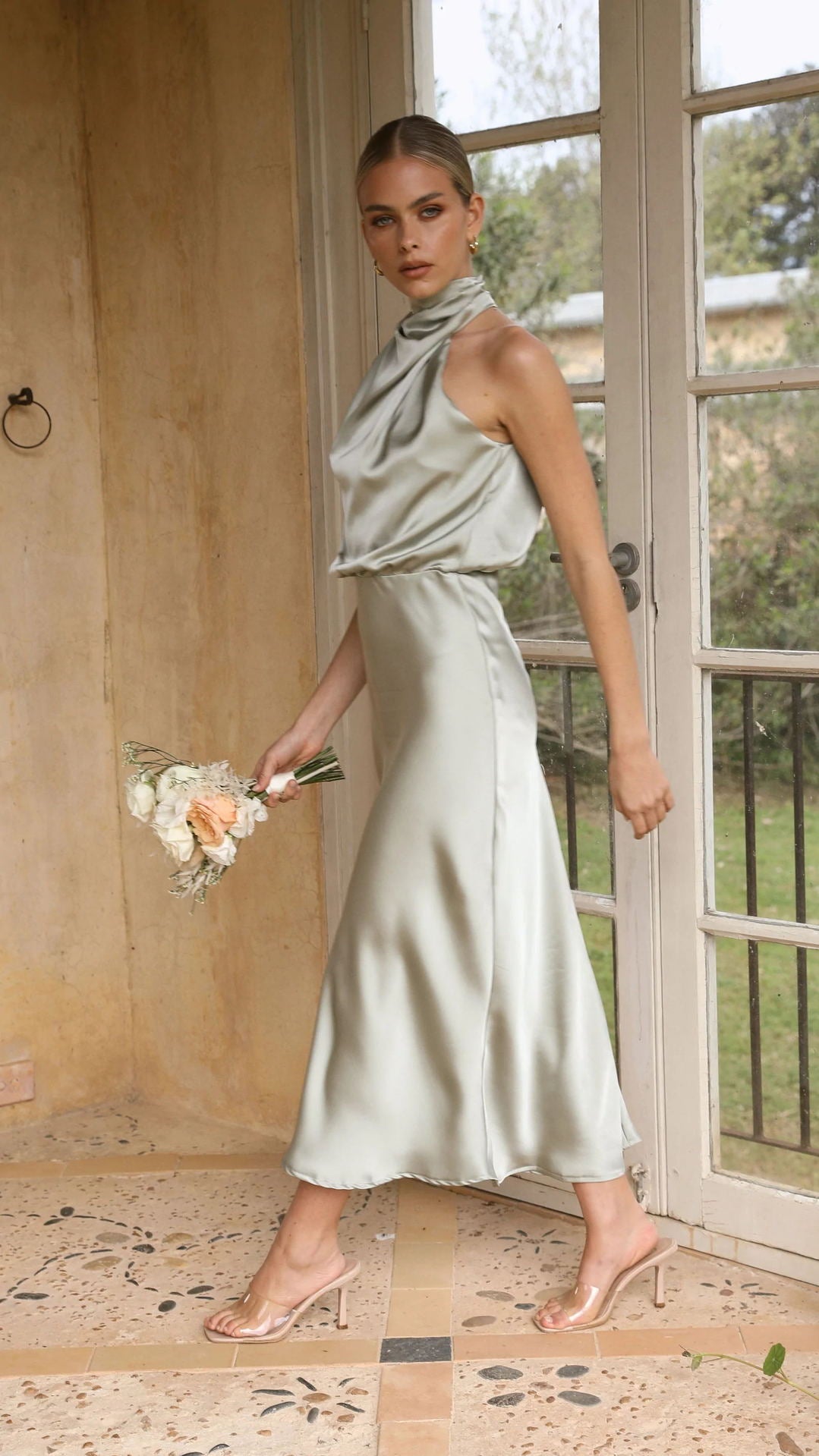 Kurzes Satiniertes Maxikleid Mit Neckholder Und Raffungen In Orchid