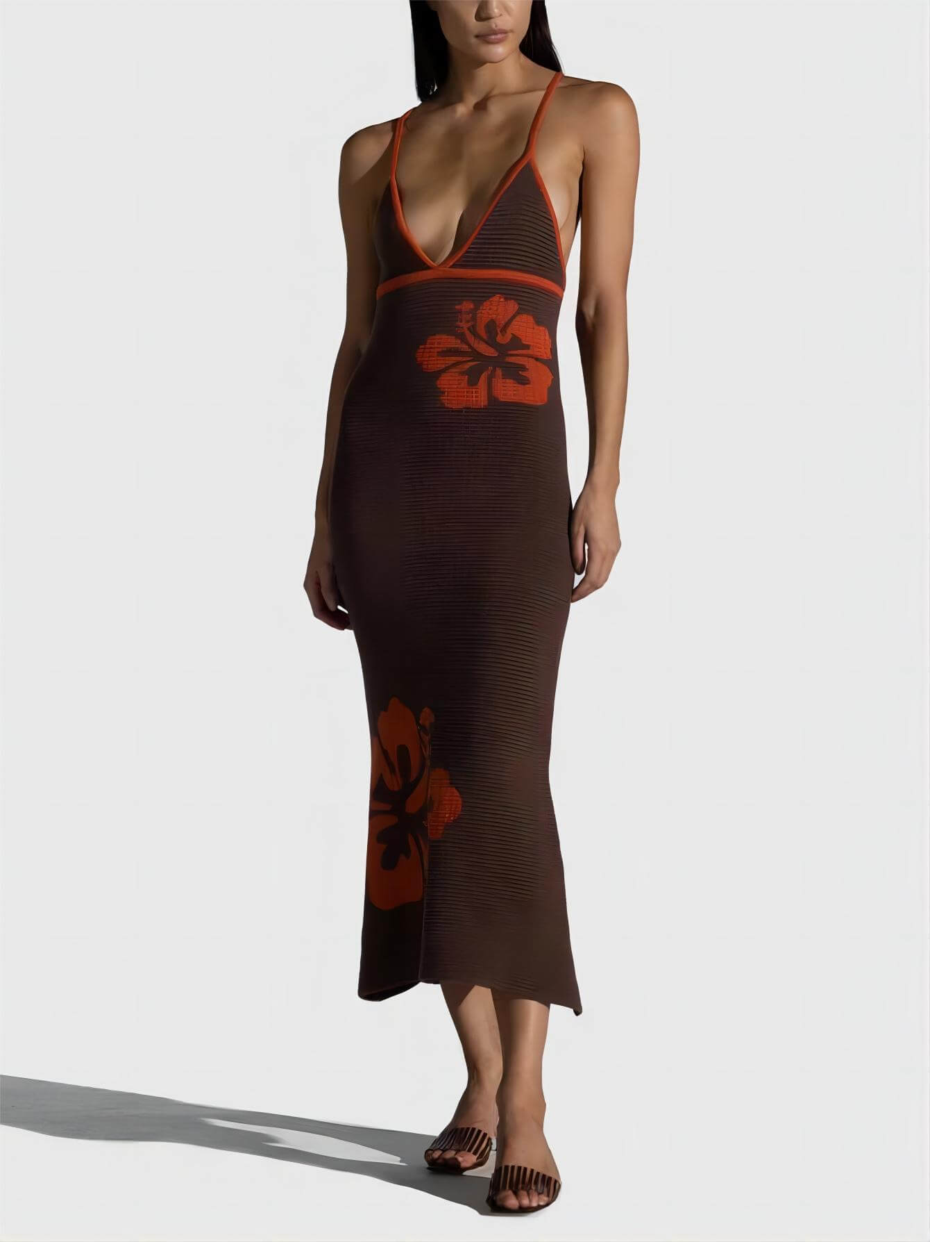 Gestricktes Neckholder-Trägerkleid mit V-Ausschnitt, rückenfrei, sexy Midikleid