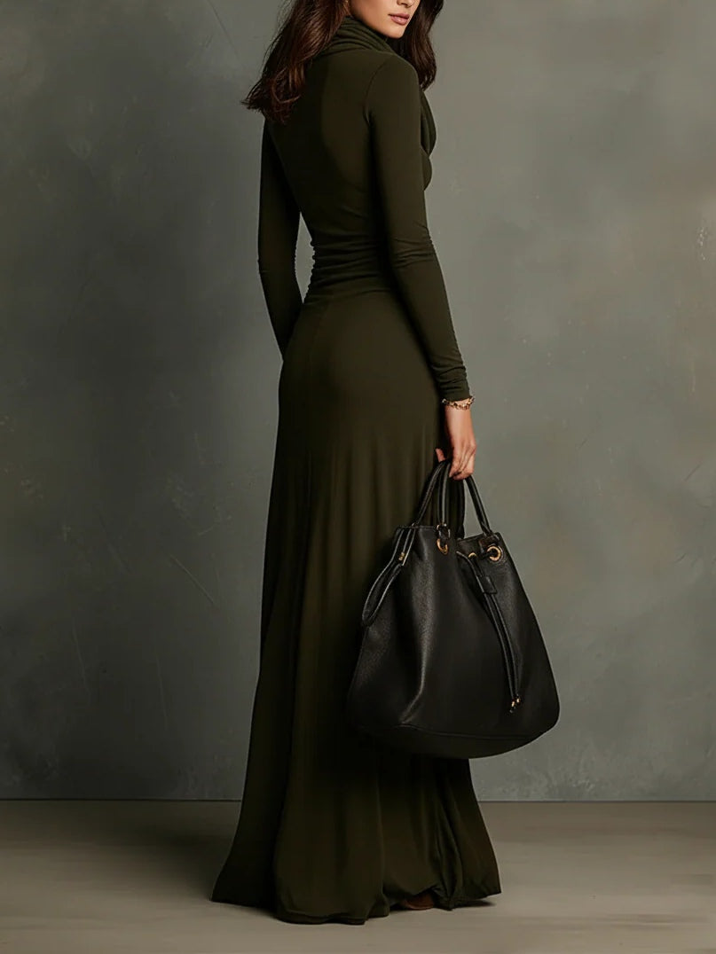 Olivgrünes, plissiertes Maxikleid mit Rollkragen