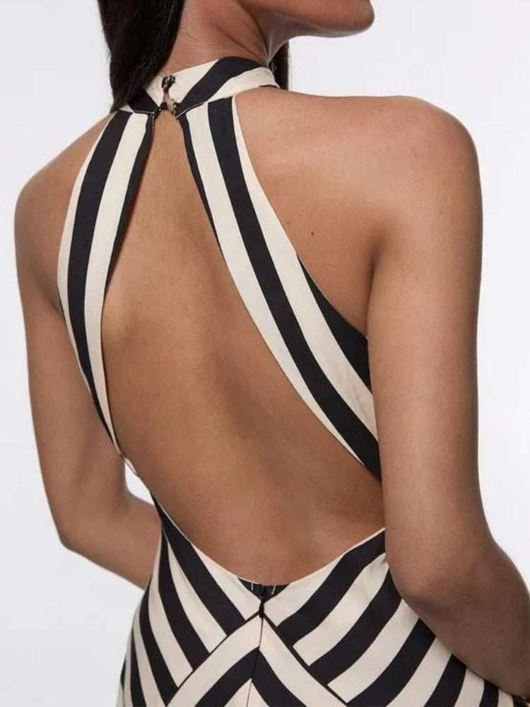 Monochromes gestreiftes Maxi-Neckholderkleid