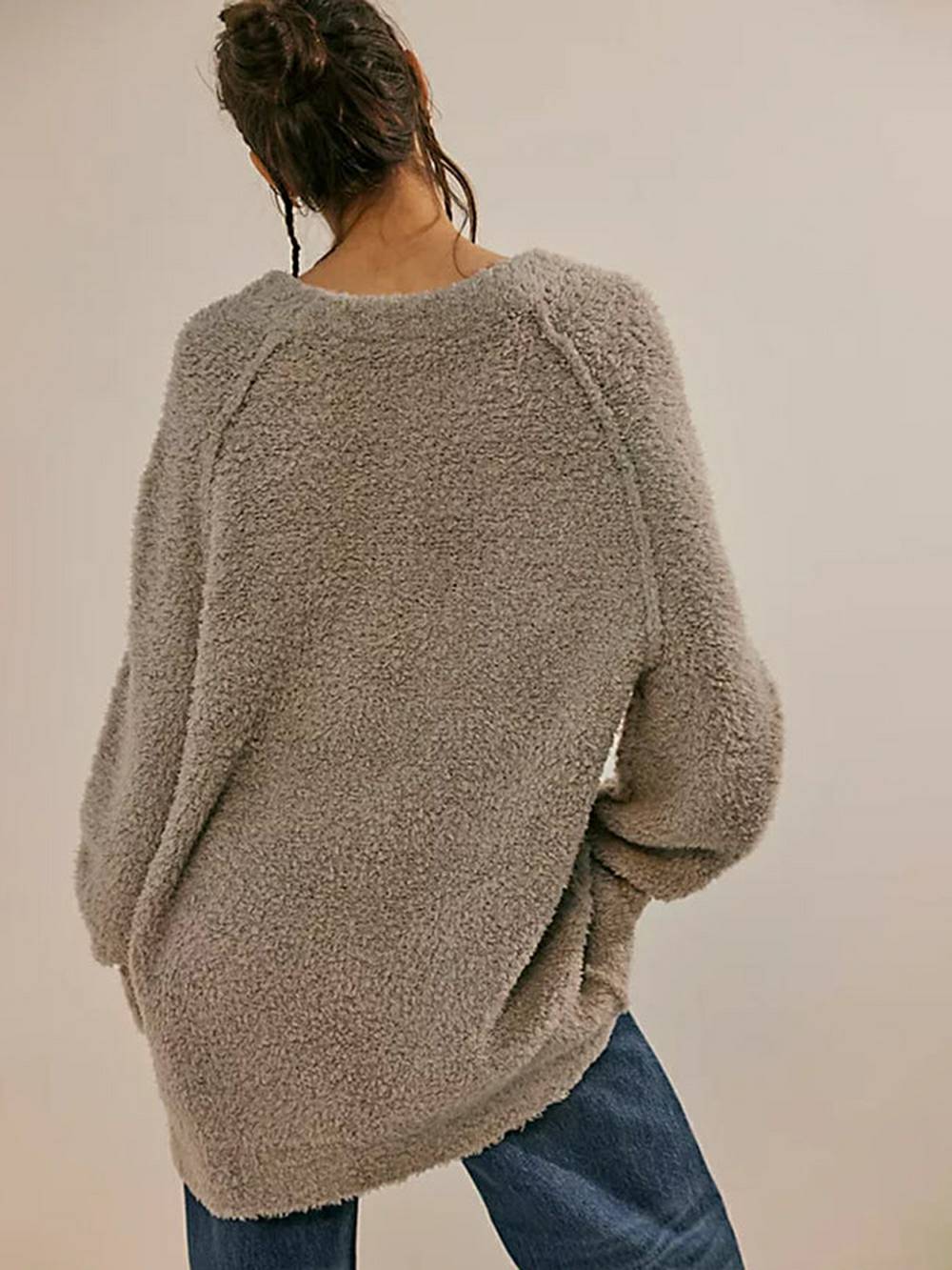 Spitzen-Minikleid & Teddy-Pullover