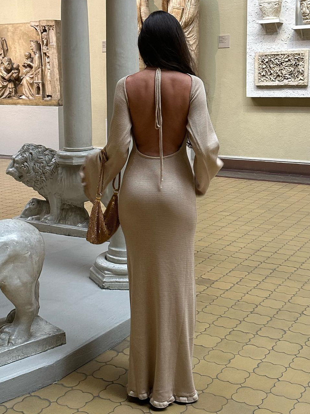 Elegantes rückenfreies Maxikleid aus Vollmaterial