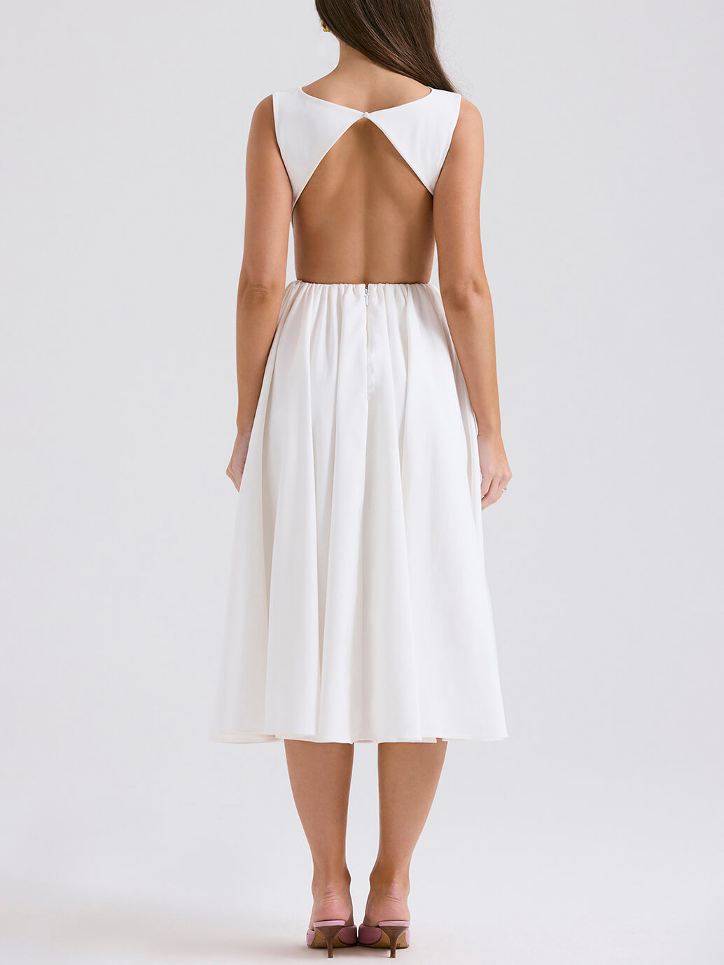 Stylisches und elegantes, einfarbiges Midi-Kleid mit Rundhalsausschnitt und Rückenausschnitt ohne Ärmel