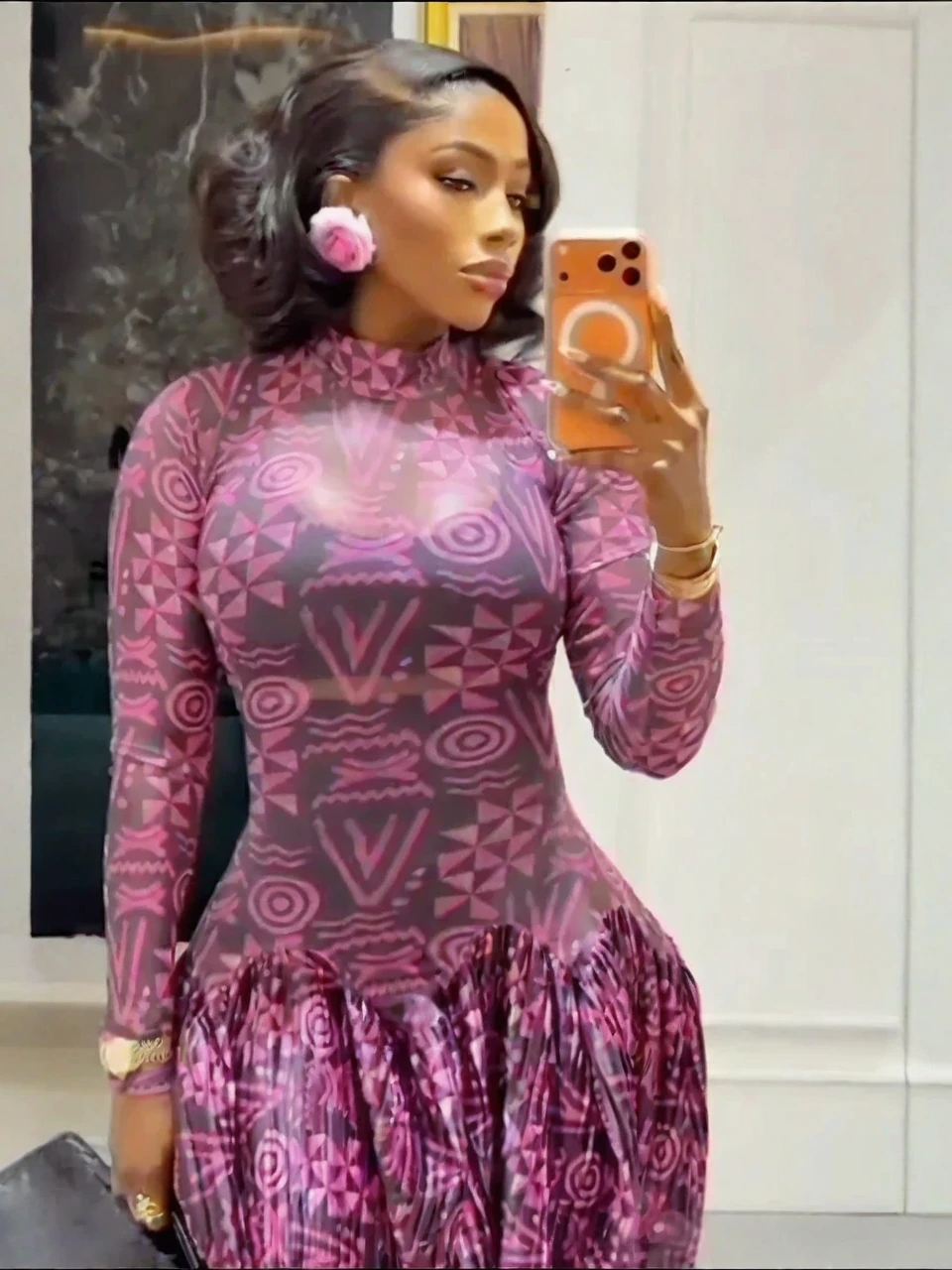 Maxikleid mit geometrischem Print und hohem Ausschnitt