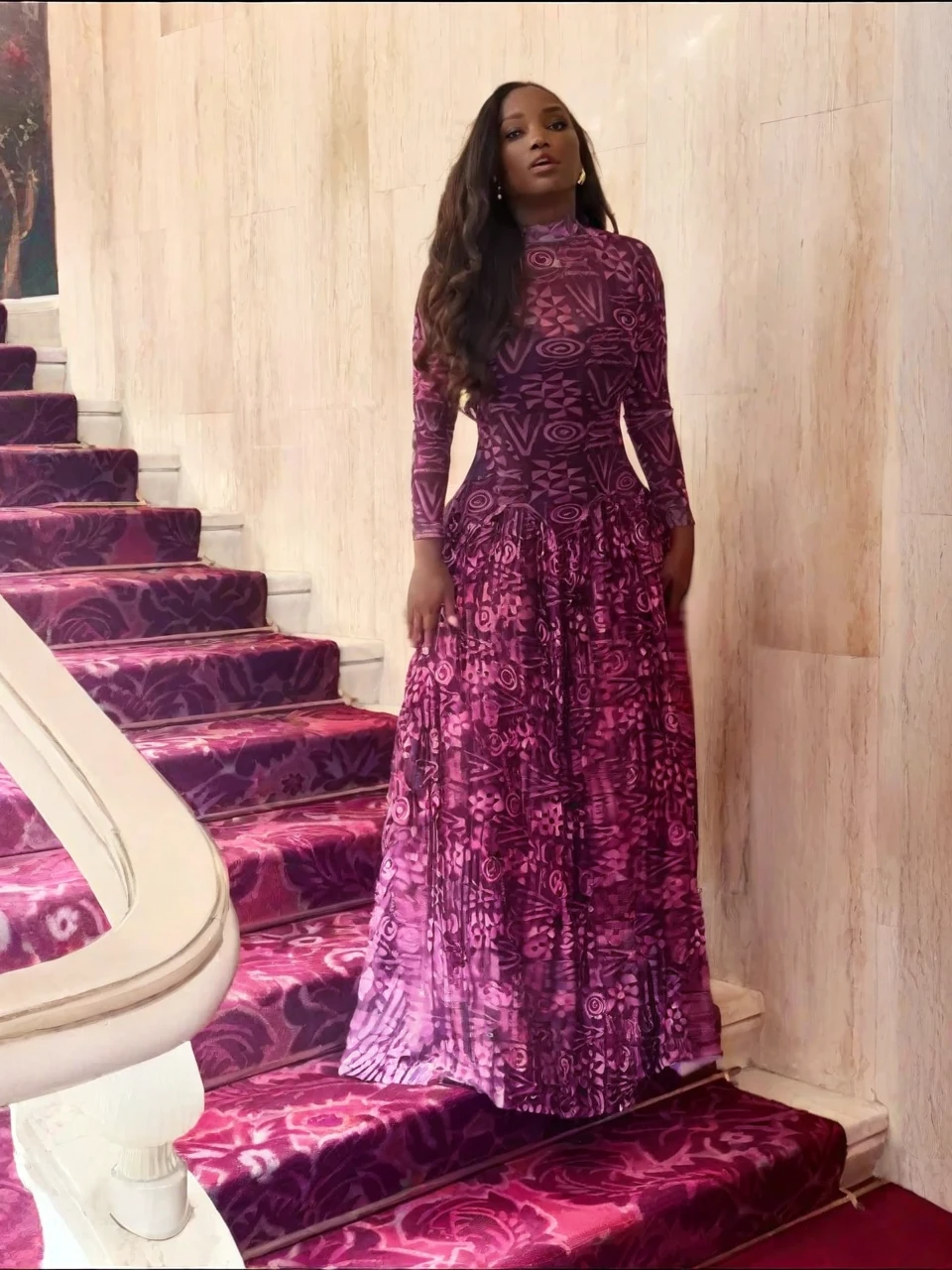 Maxikleid mit geometrischem Print und hohem Ausschnitt