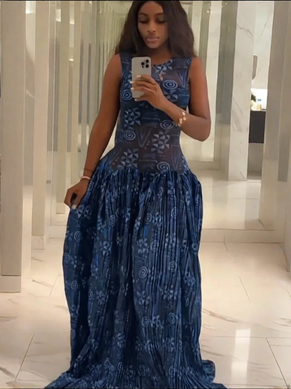 Adinkra Plissiertes Maxikleid
