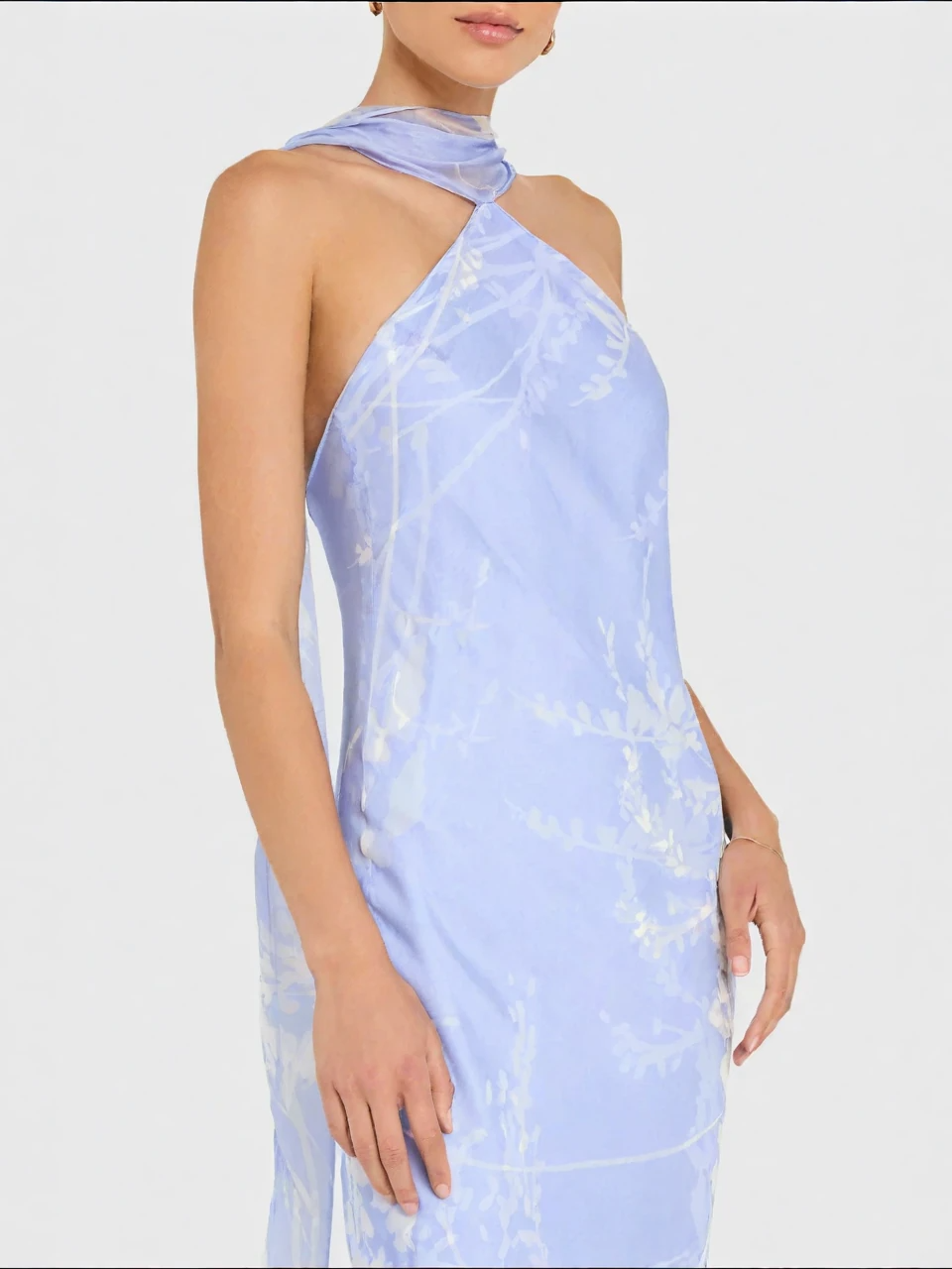 Lavendelfarbenes Neckholder-Kleid mit Schal zum Binden