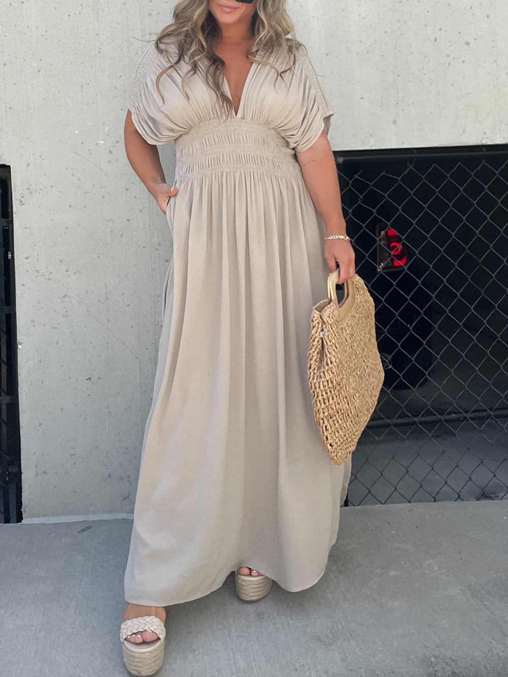 Schwarzes Maxikleid mit gebrochenem Herzen