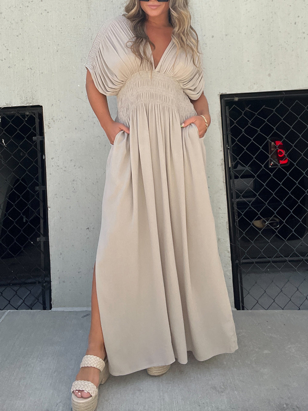 Schwarzes Maxikleid mit gebrochenem Herzen