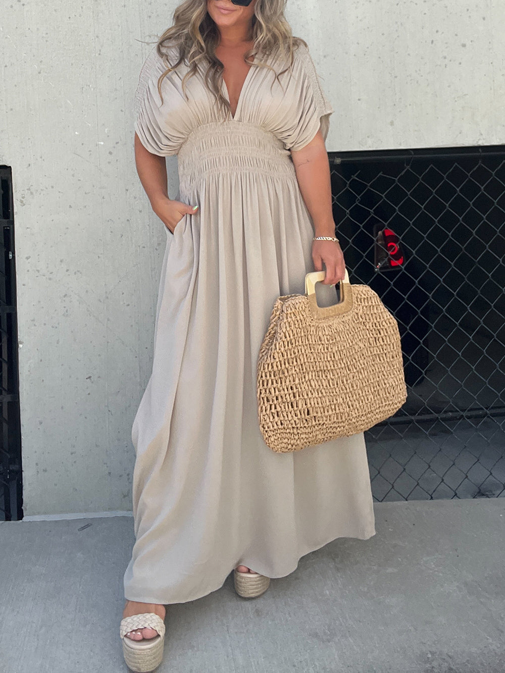 Schwarzes Maxikleid mit gebrochenem Herzen