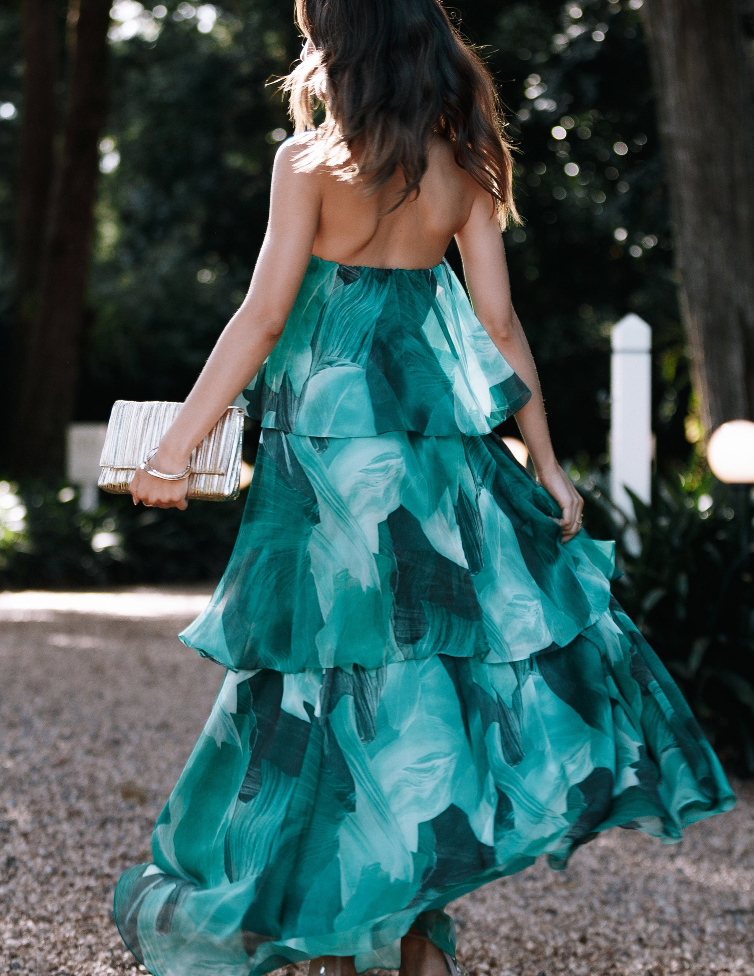 Calista Green Bloom Trägerloses gestuftes Maxikleid