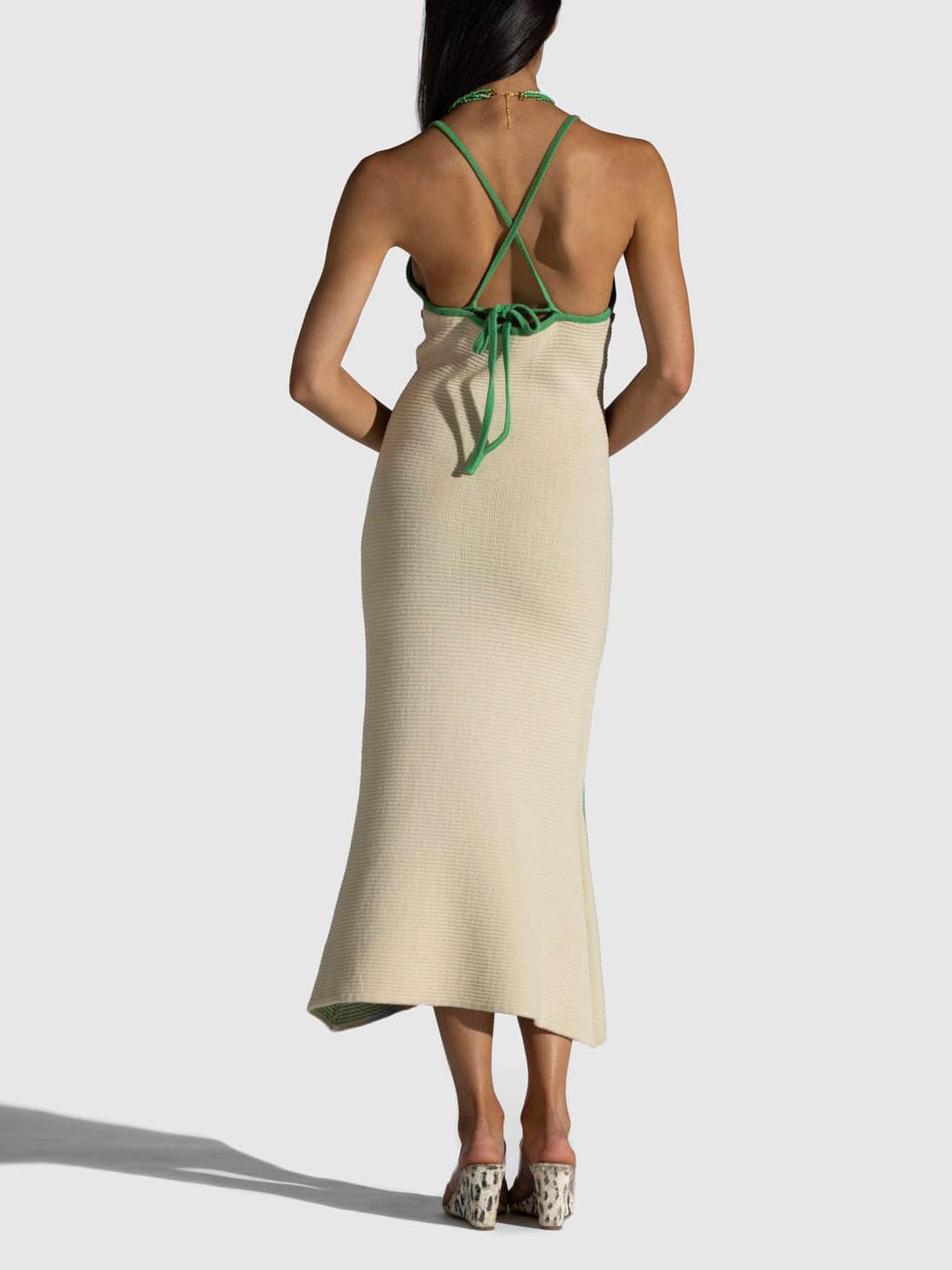 Gestricktes Neckholder-Trägerkleid mit V-Ausschnitt, rückenfrei, sexy Midikleid