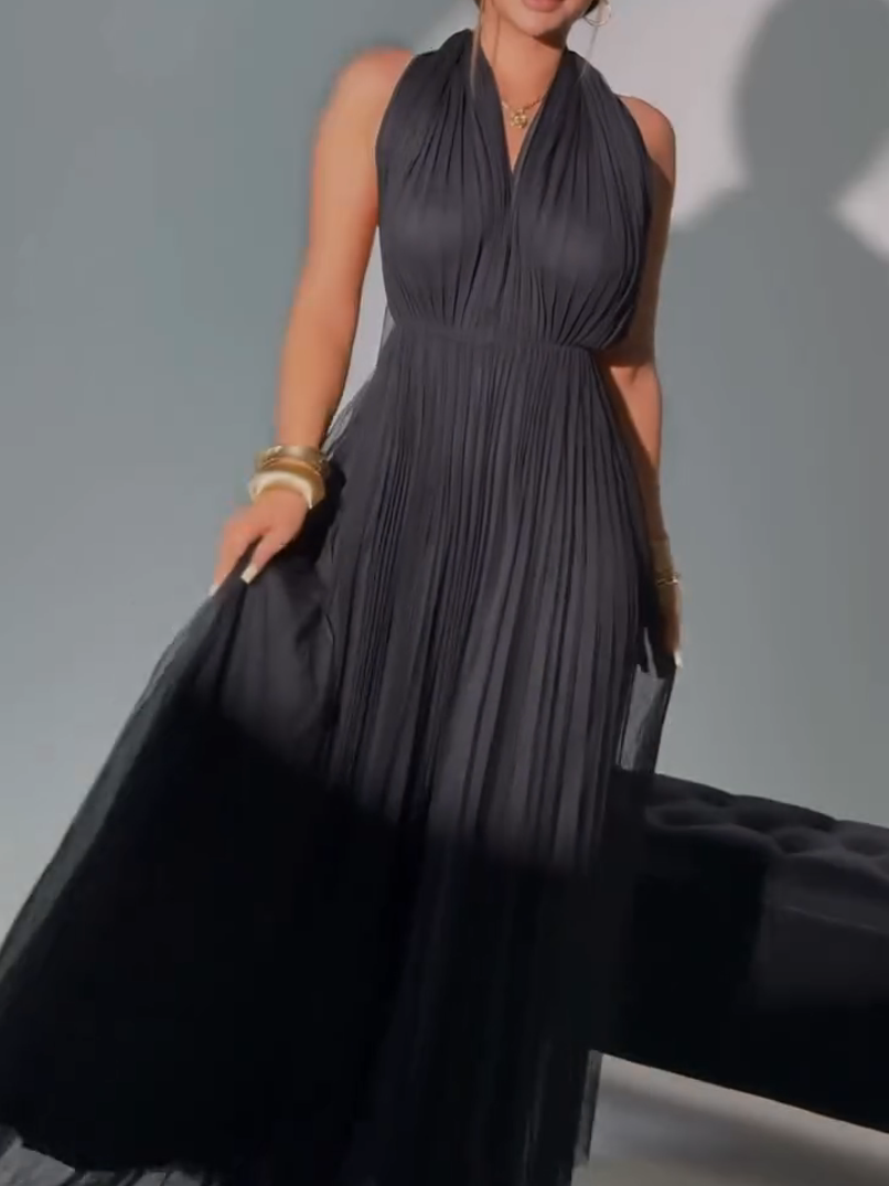 Rückenfreies, plissiertes Maxikleid mit Neckholder