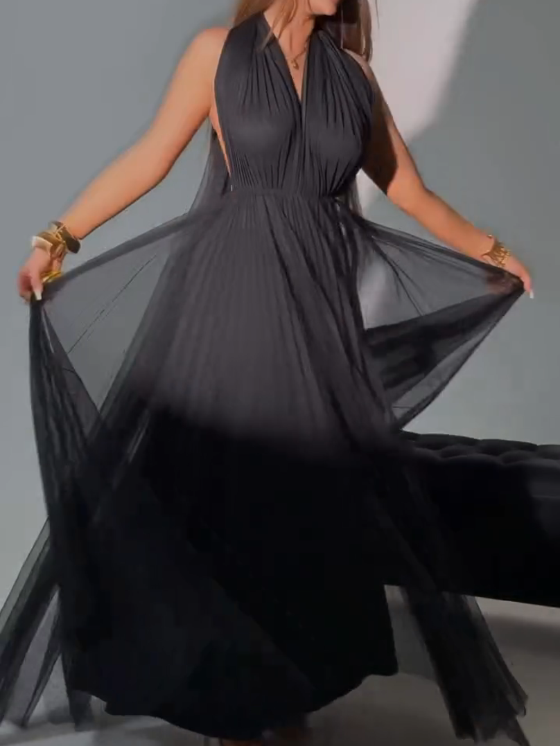 Rückenfreies, plissiertes Maxikleid mit Neckholder
