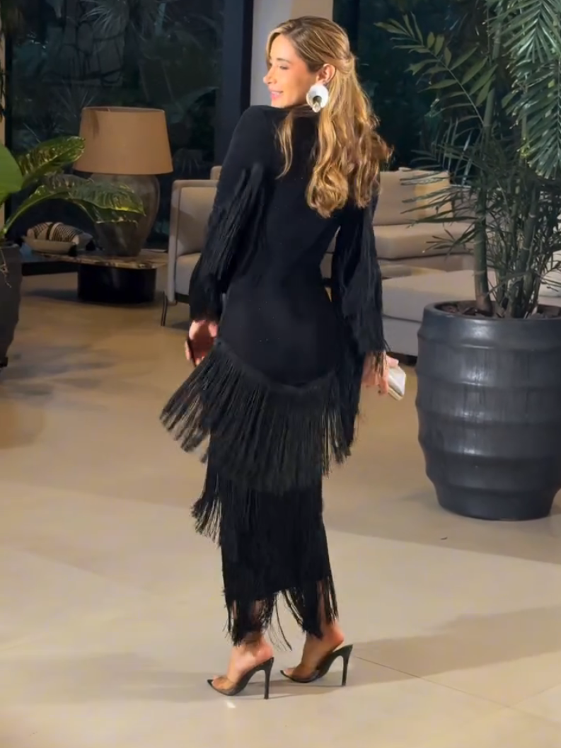 Midi-Kleid mit tiefem V-Ausschnitt und Fransen