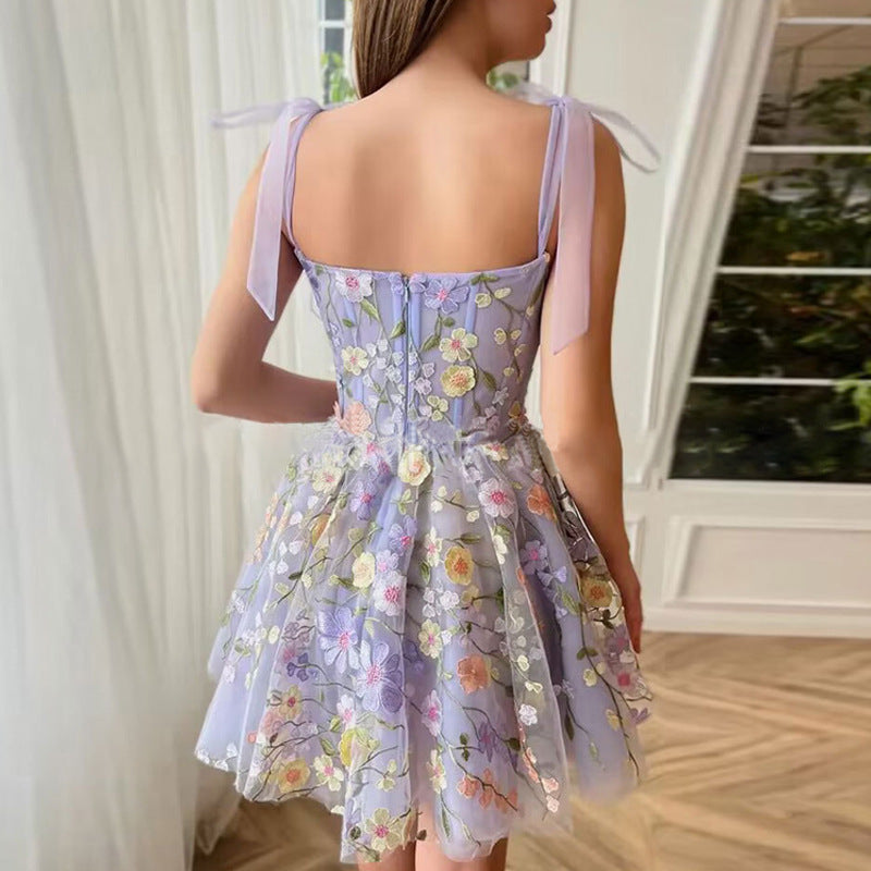 Besticktes florales Korsettkleid