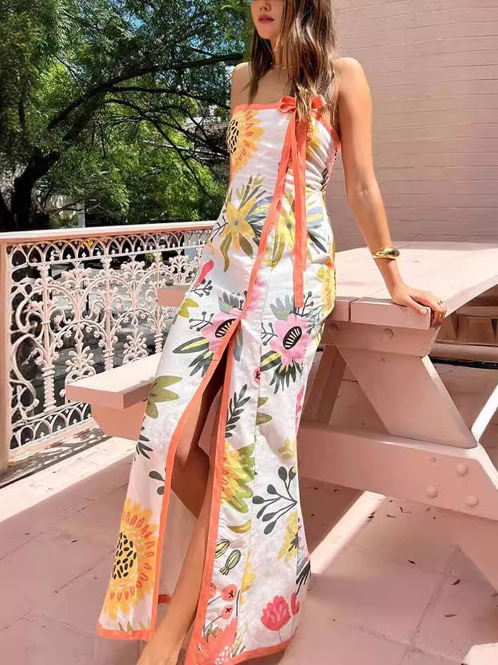 Sommerliche, sexy Wickelkleider mit Schlitz und Aufdruck