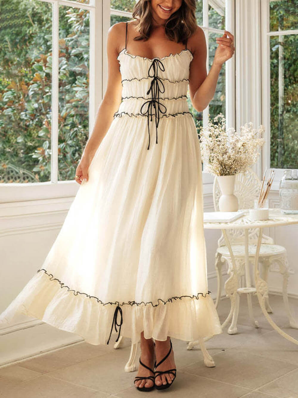Elegantes Off-Shoulder-Kleid mit Träger und Patchwork
