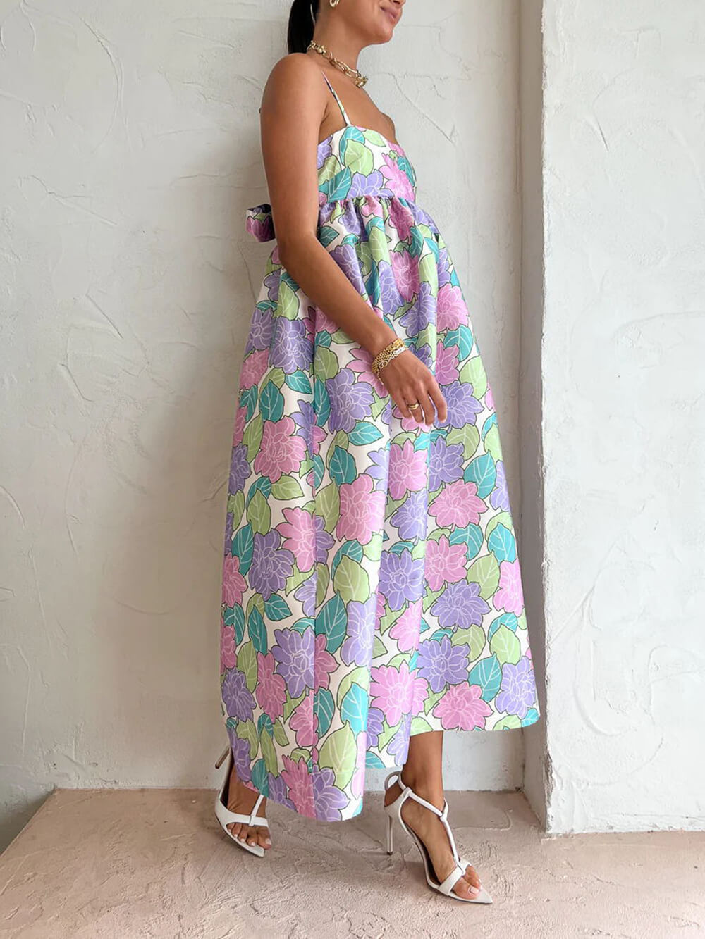 Schönes, bedrucktes, trägerloses, rückenfreies Schwingkleid mit besonderem Temperament