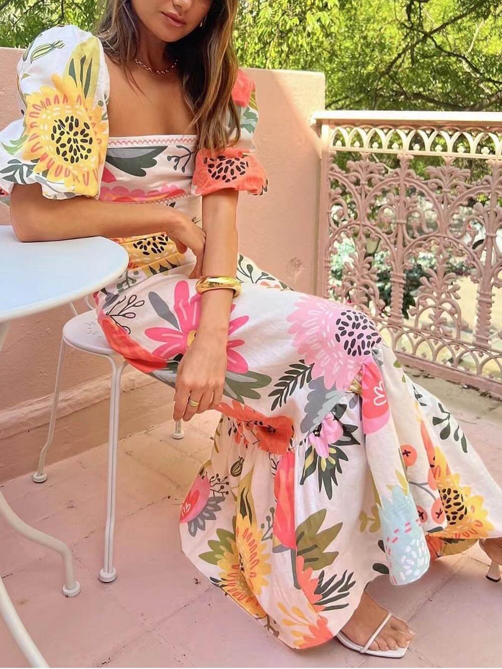 Maxikleid mit Blumenmuster, eckigem Ausschnitt und Puffärmeln