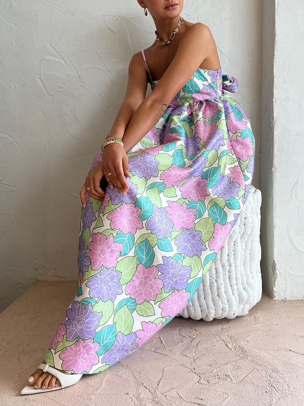 Schönes, bedrucktes, trägerloses, rückenfreies Schwingkleid mit besonderem Temperament