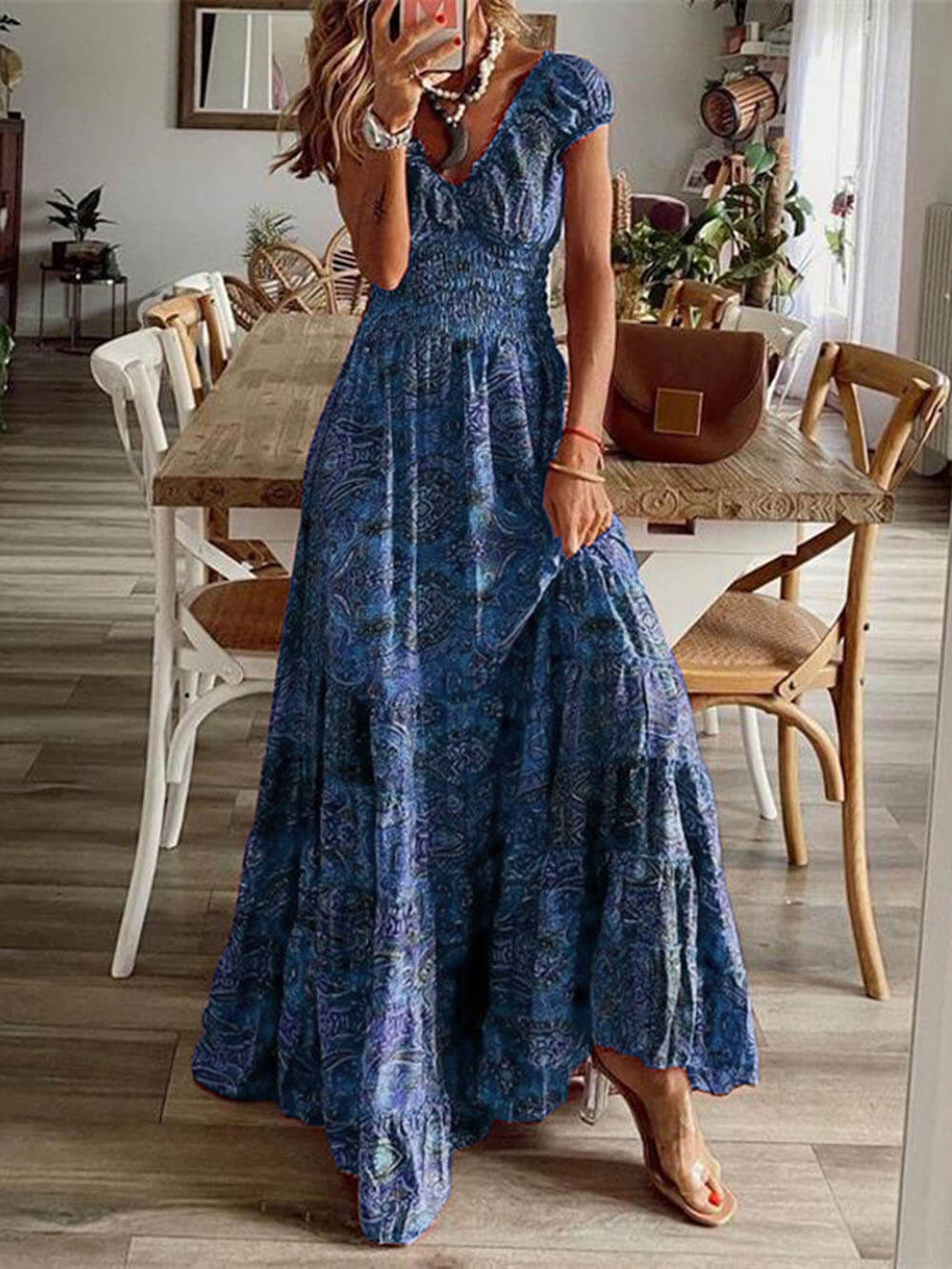 Kleid mit Blumenmuster und Taillengürtel im Bohème-Stil