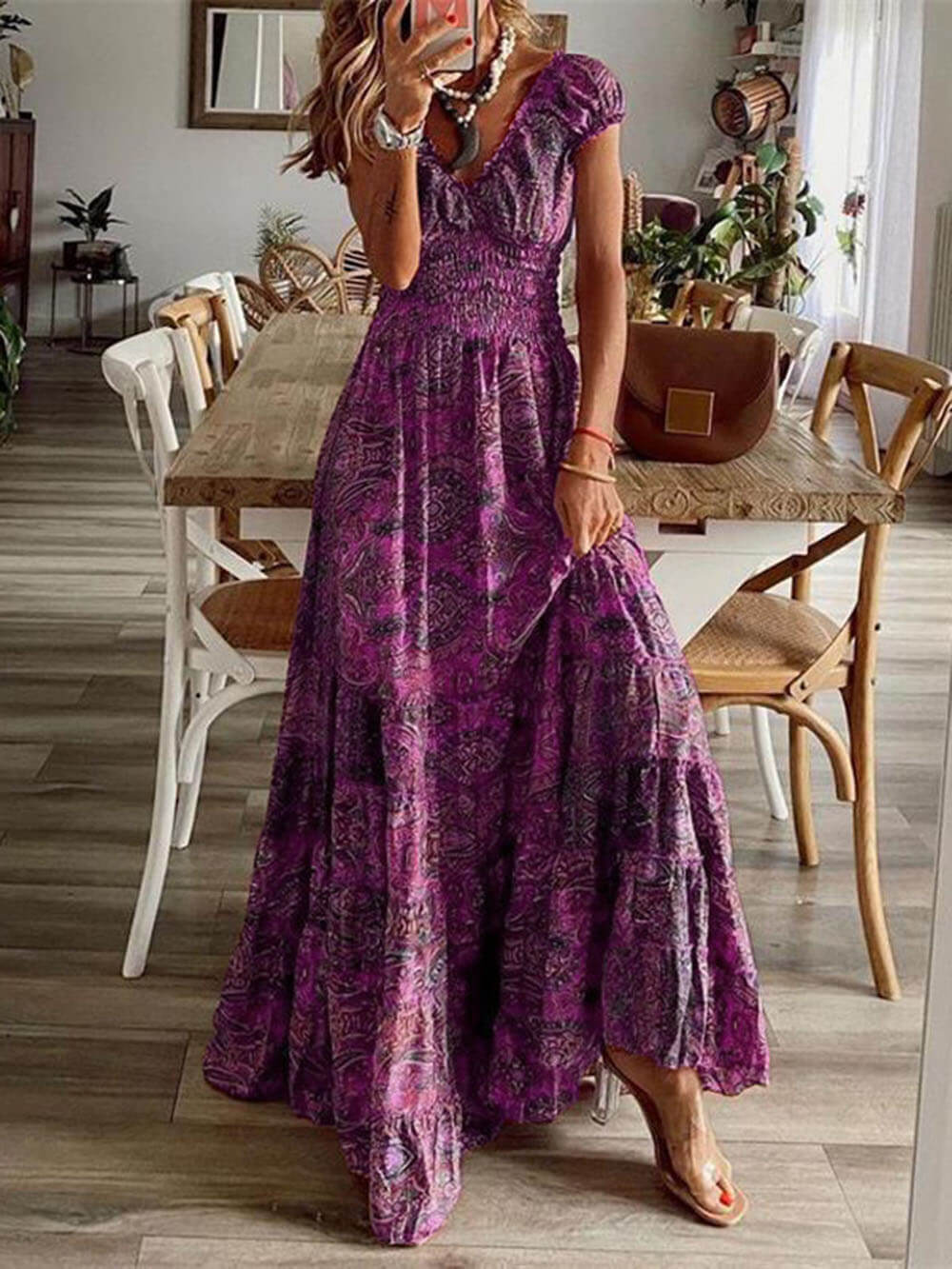Kleid mit Blumenmuster und Taillengürtel im Bohème-Stil