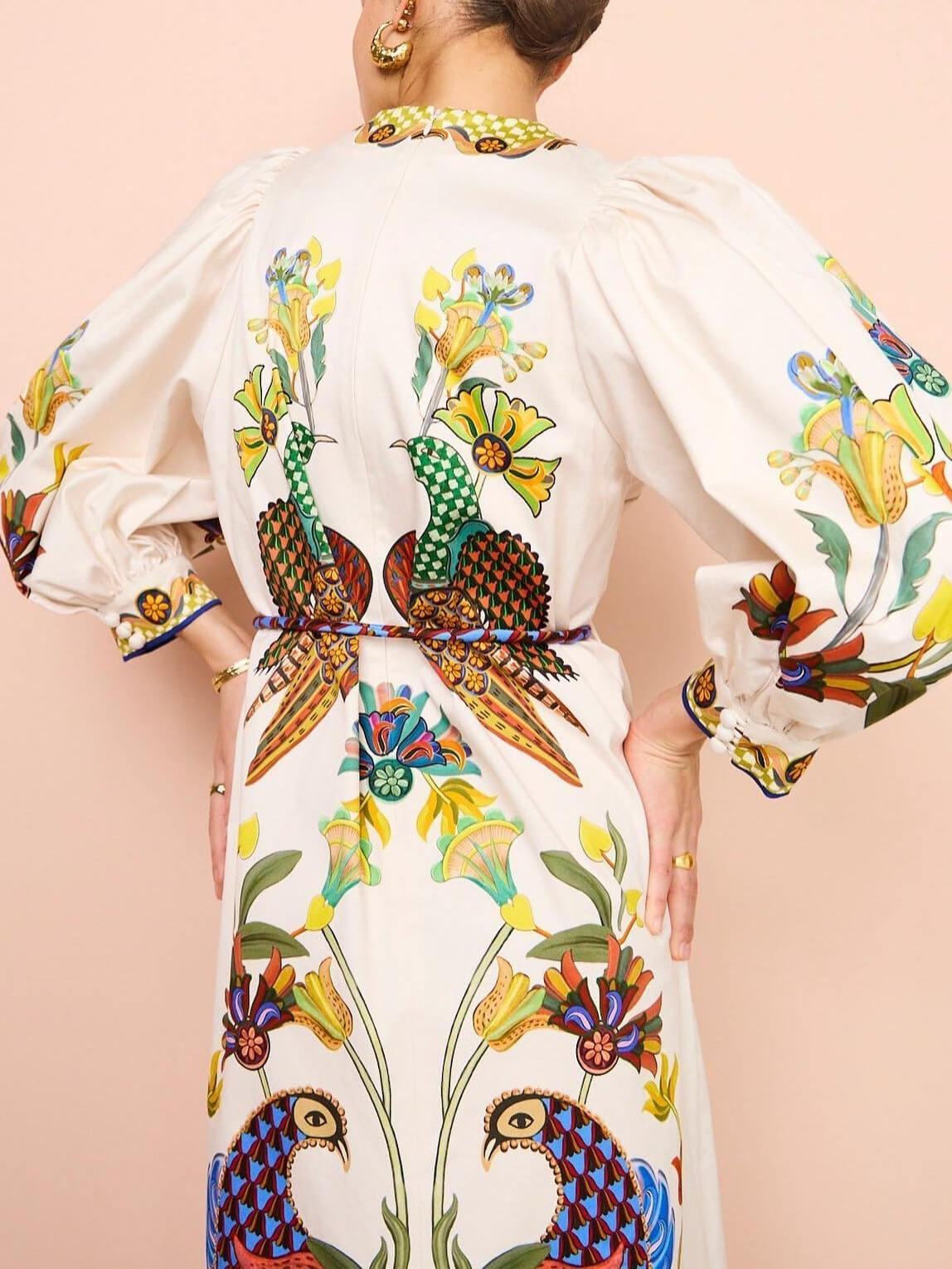 Exquisites und lustiges bedrucktes Midi-Kleid mit Puffärmeln und lockerem Schnitt