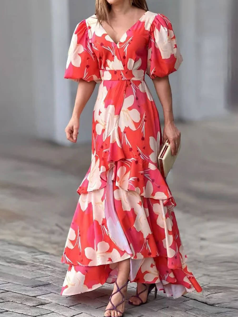 Elegantes bedrucktes Lagenkleid mit V-Ausschnitt