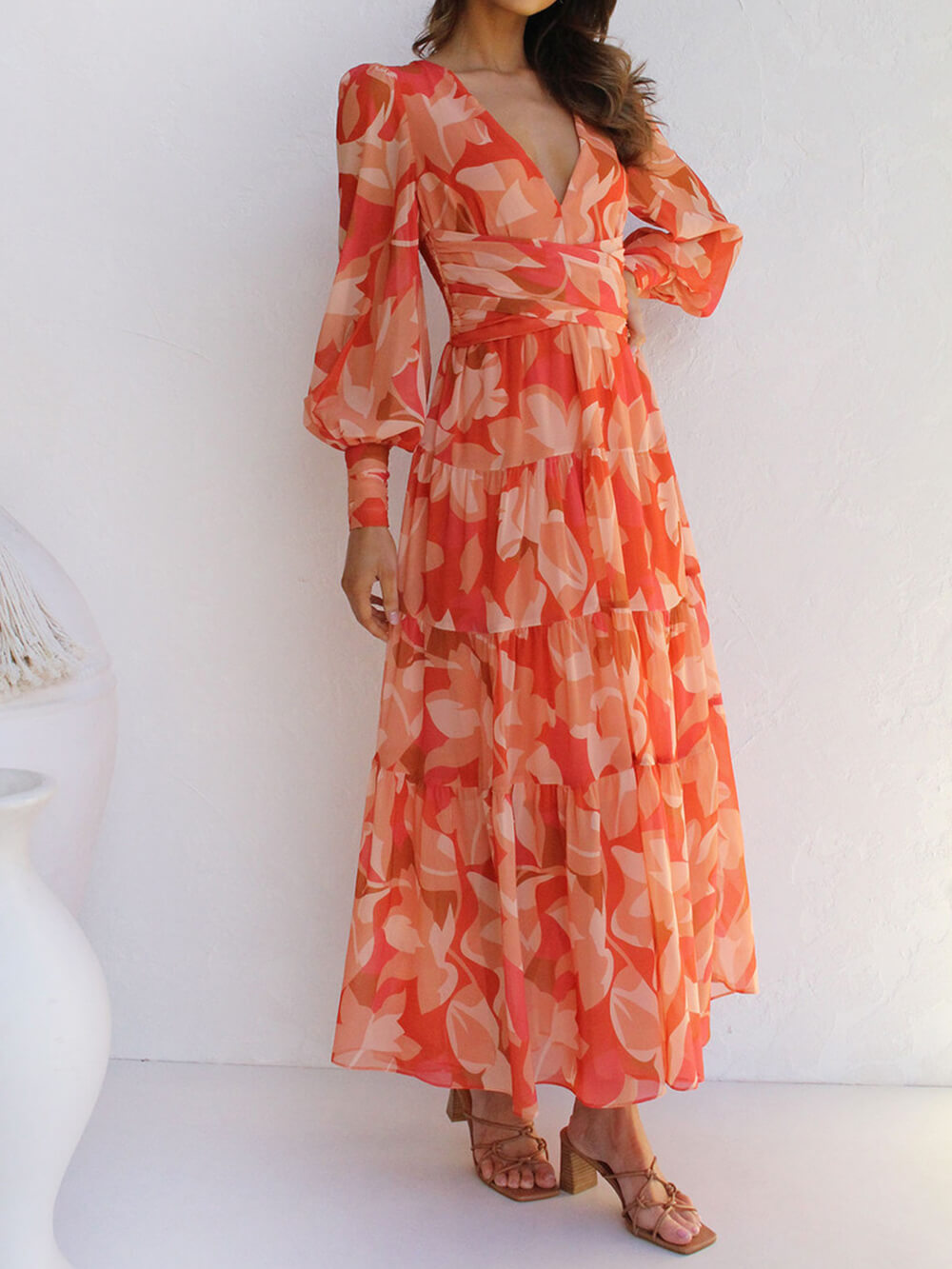 Lässiges Langarm-Midi-Kleid mit V-Ausschnitt und Schwingrock