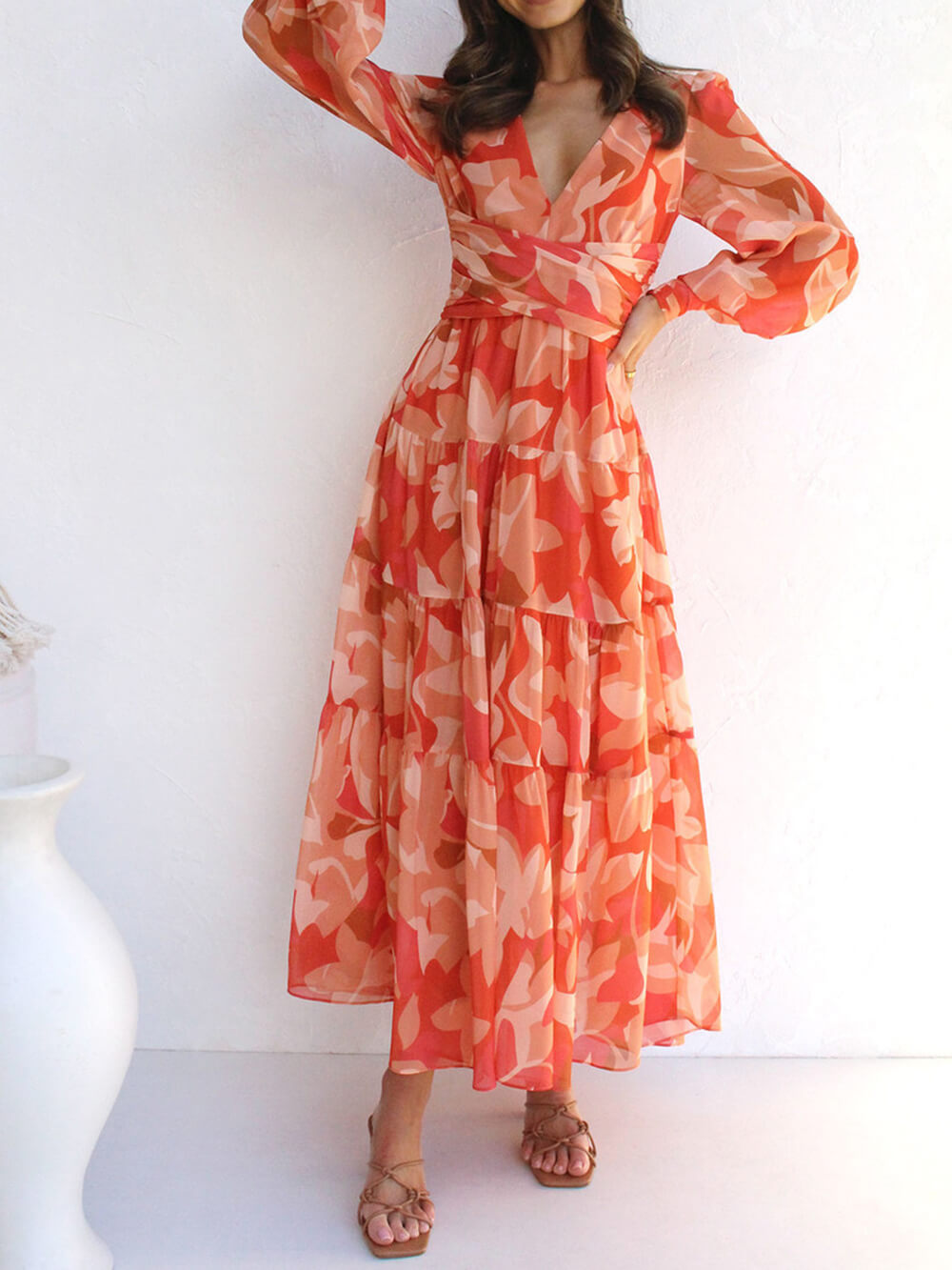Lässiges Langarm-Midi-Kleid mit V-Ausschnitt und Schwingrock