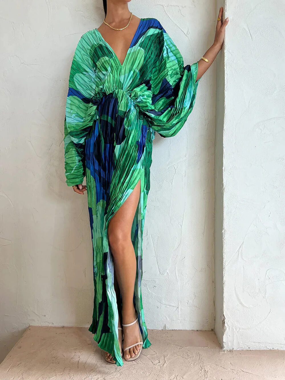 Locker sitzendes langes Resortkleid