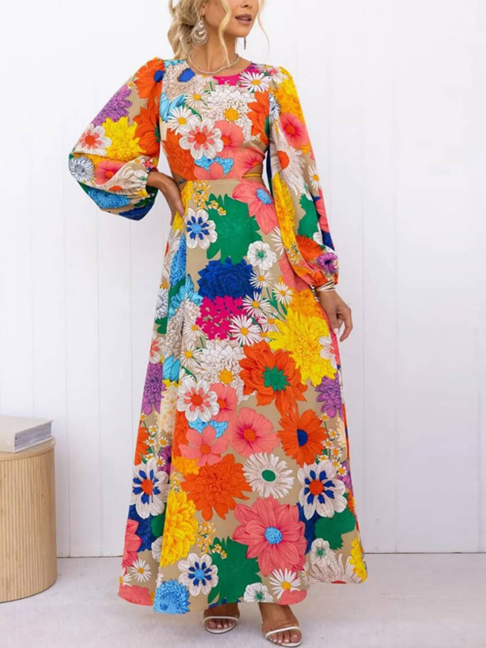 Bedrucktes rückenfreies Resortkleid aus Spitze