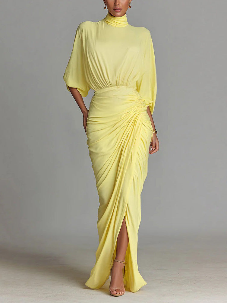 Elegantes hochgeschlossenes, halbärmliges, plissiertes Maxikleid