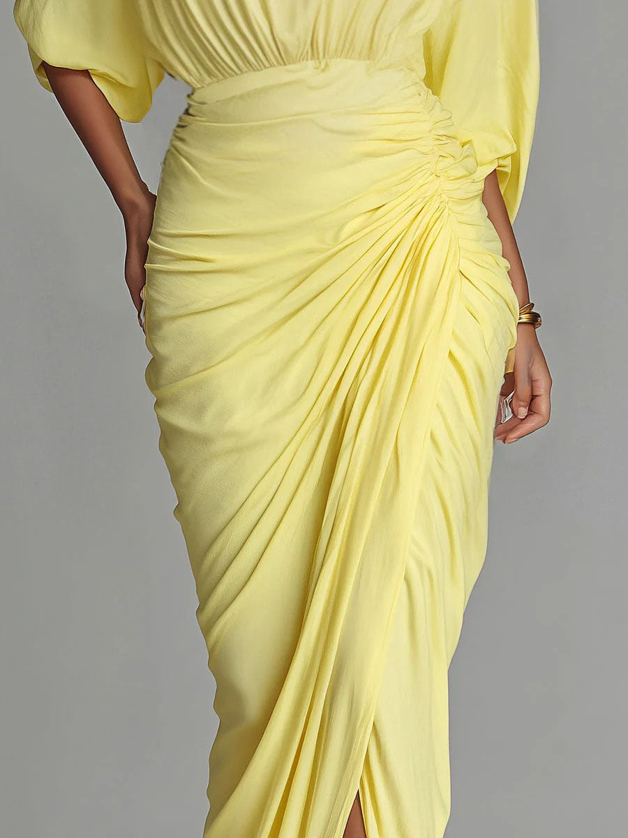 Elegantes hochgeschlossenes, halbärmliges, plissiertes Maxikleid