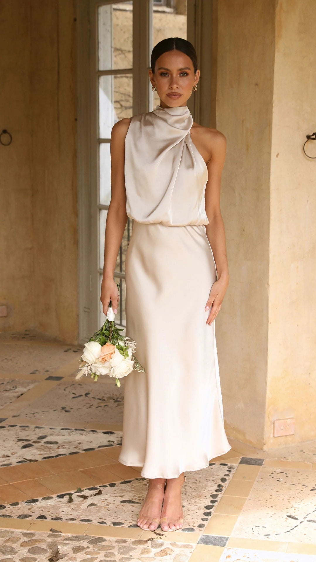 Kurzes Satiniertes Maxikleid Mit Neckholder Und Raffungen In Orchid