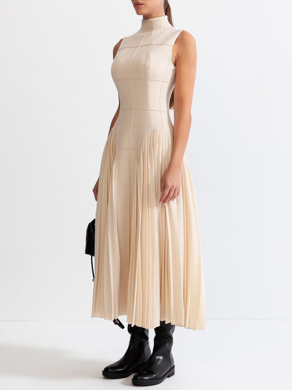 Einzigartiges plissiertes ärmelloses Midikleid mit Einsätzen