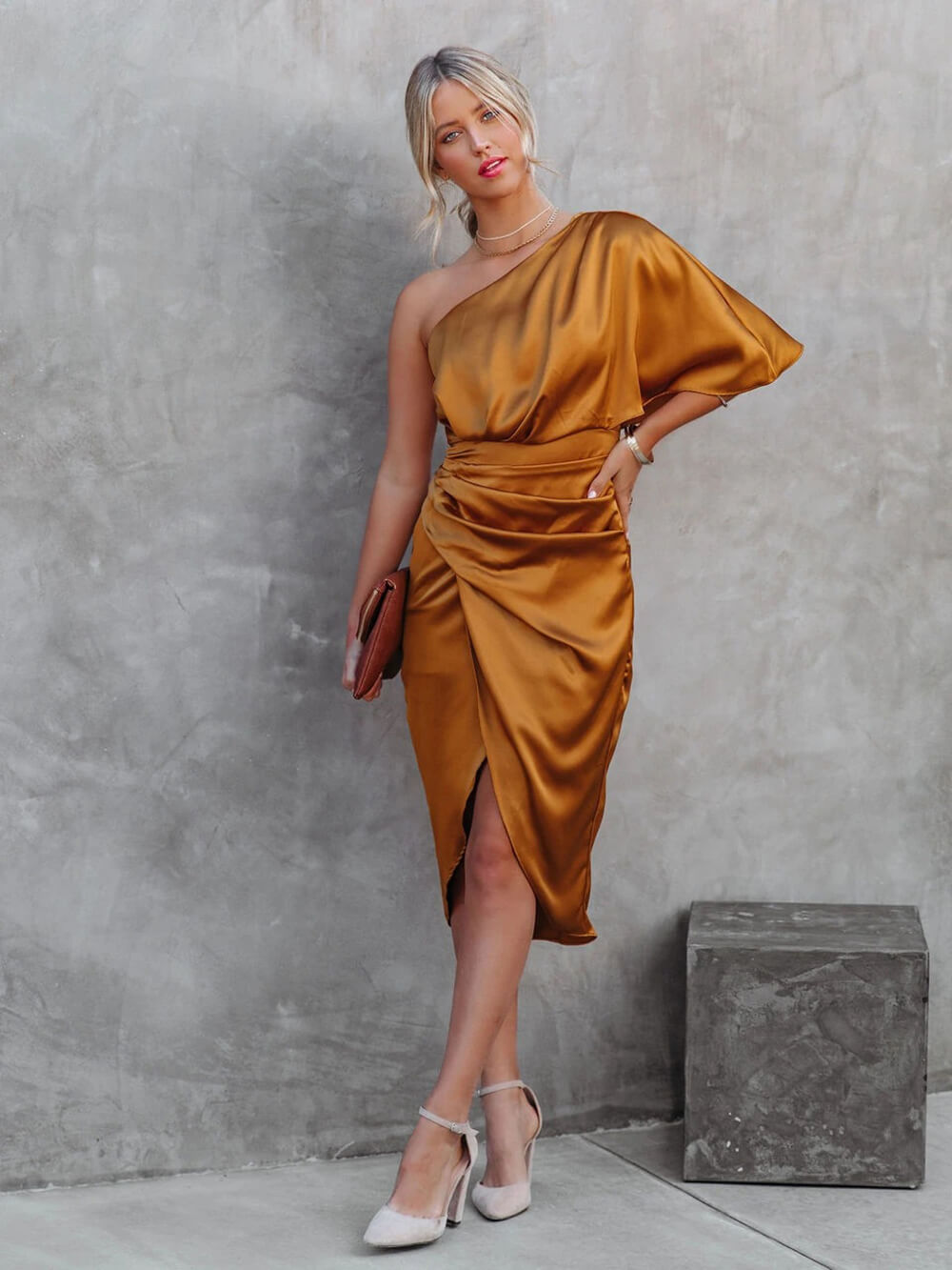 One Shoulder Midi-Kleid: Asymmetrischer Fall