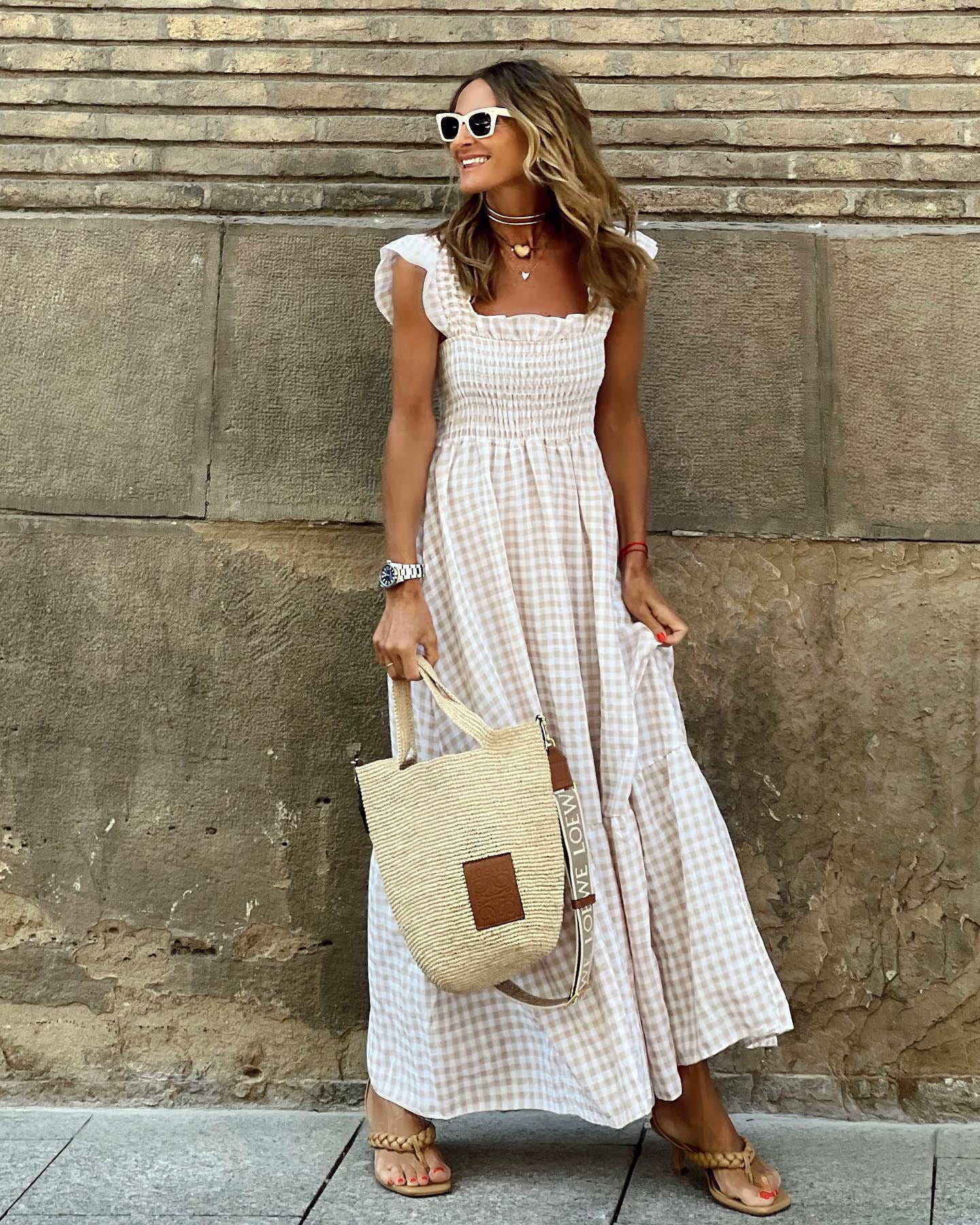 Kariertes gesmoktes Maxikleid mit Rüschenärmeln