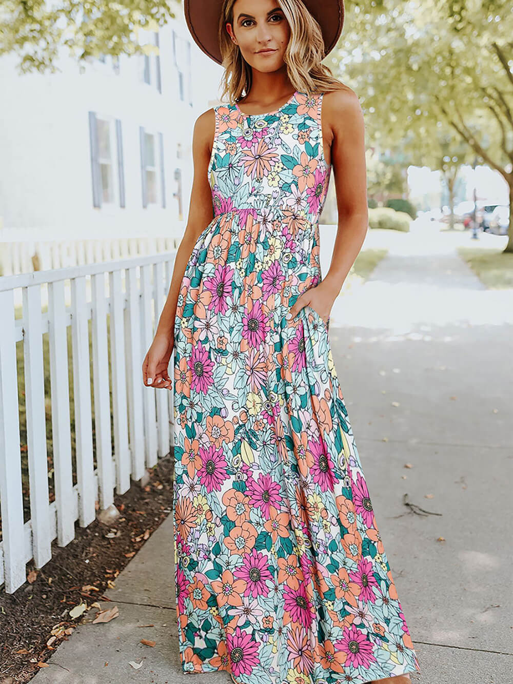 Ärmelloses Maxikleid: Hohe Taille, Blumenmuster im Hippie-Stil