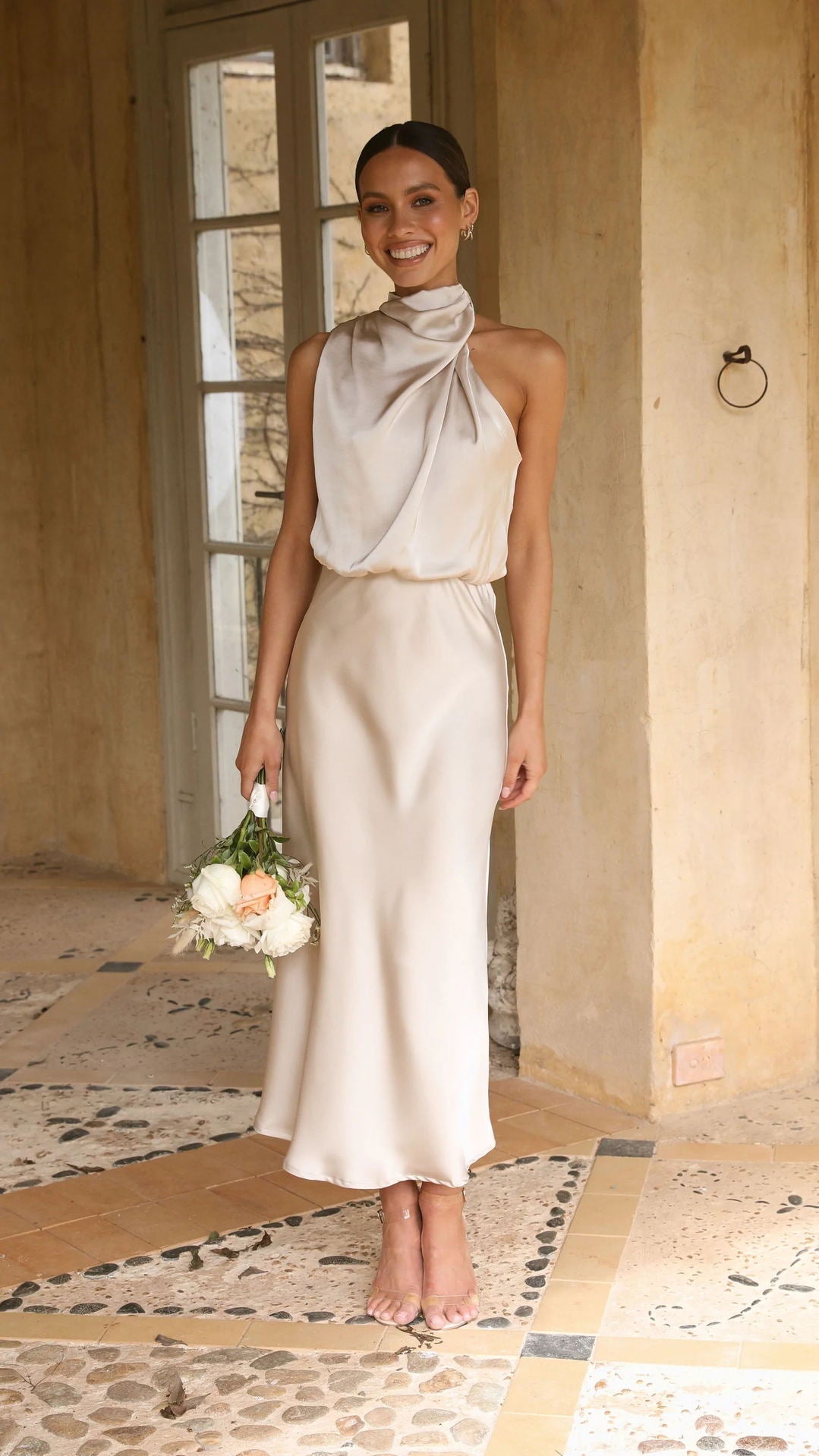 Kurzes Satiniertes Maxikleid Mit Neckholder Und Raffungen In Orchid