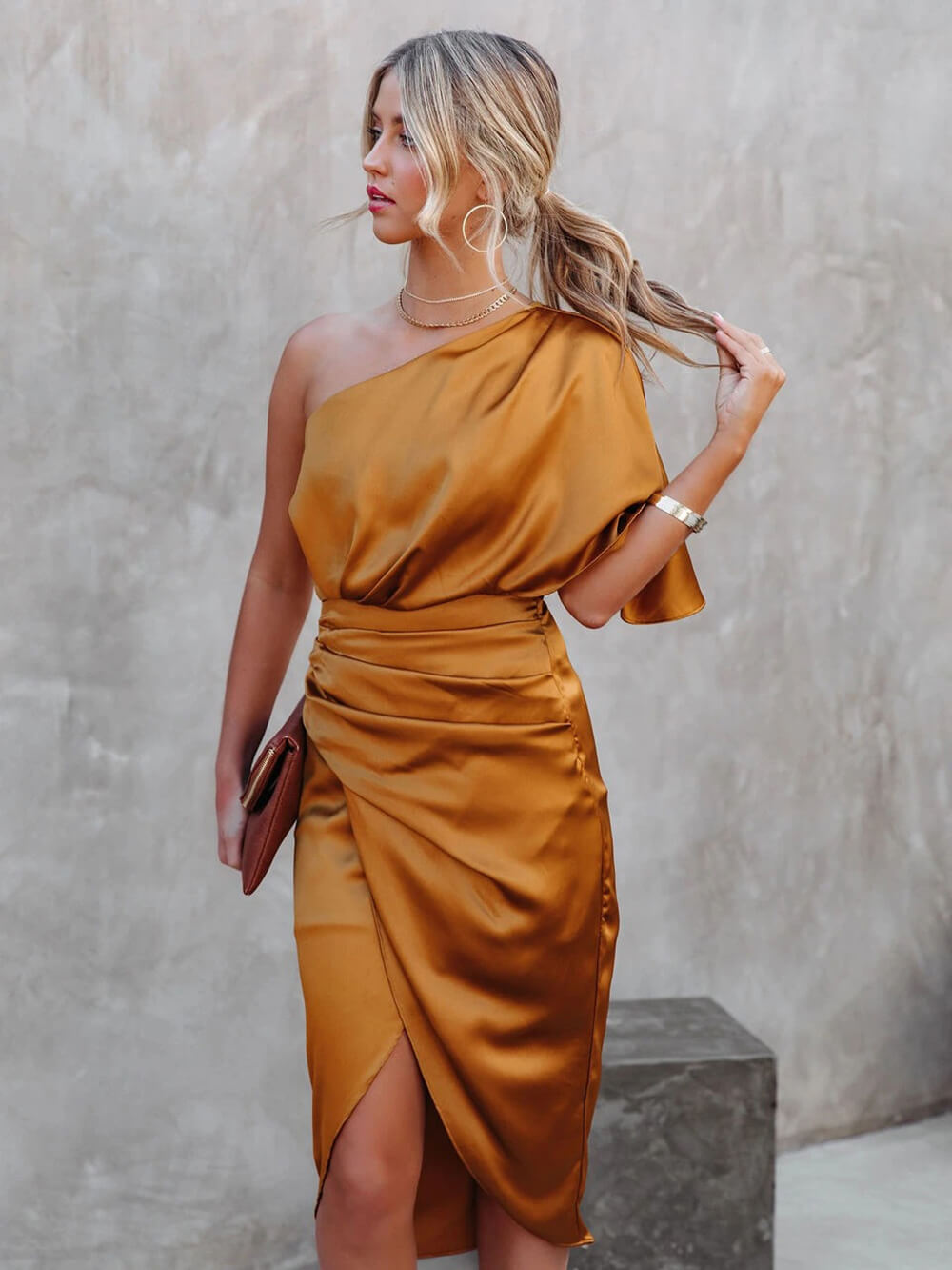 One Shoulder Midi-Kleid: Asymmetrischer Fall