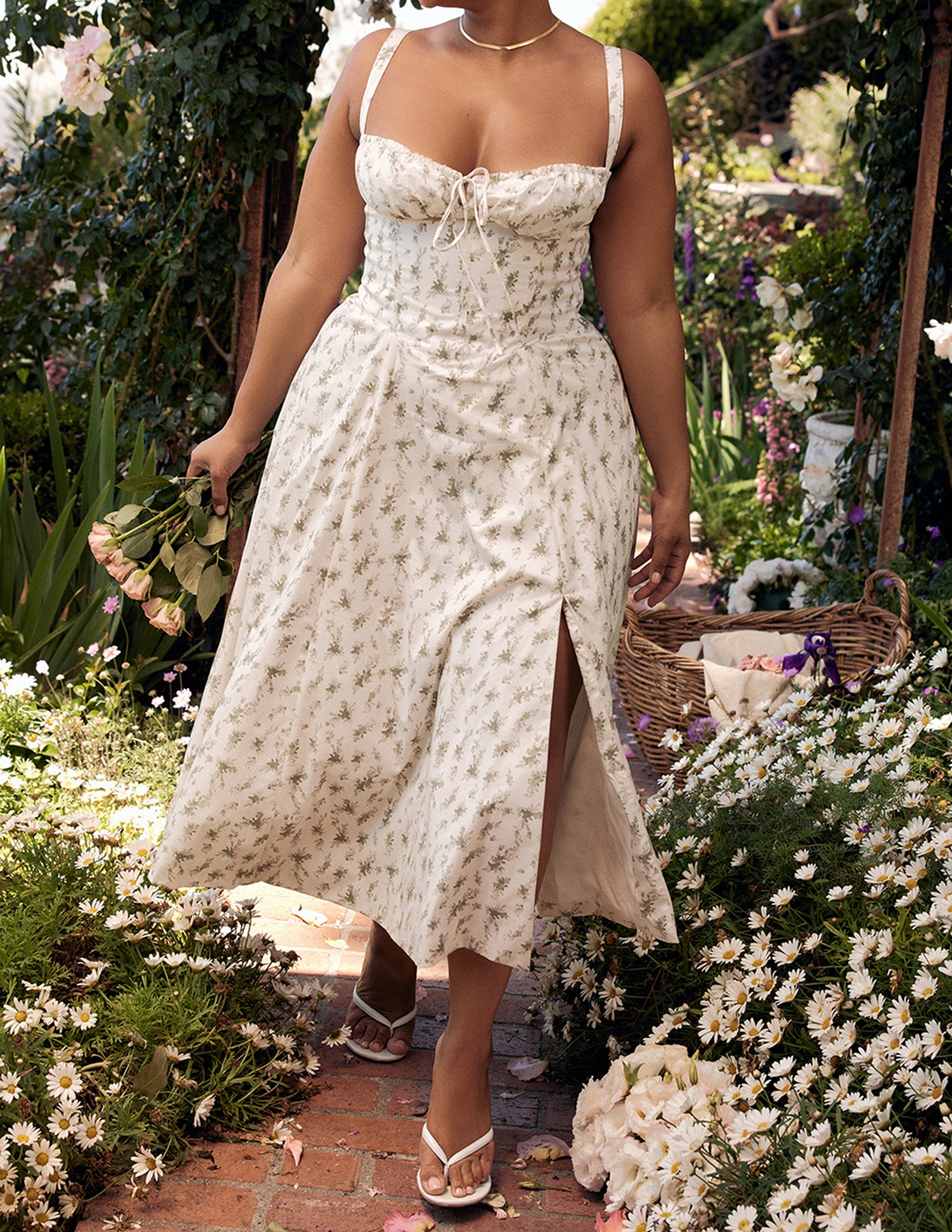 Kleid mit Rosenmuster und Fischgrätmuster